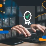 Persona gestionando certificados digitales para pymes desde su laptop, con iconos de documentos y validación en pantalla