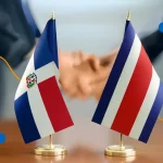 Banderas de Costa Rica y República Dominicana simbolizando acuerdos de reconocimiento mutuo de firmas digitales