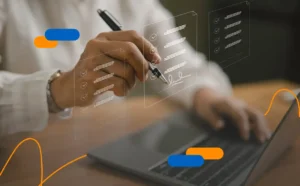 Mujer realizando en su ordenador el proceso de cómo obtener certificados digitales en República Dominicana